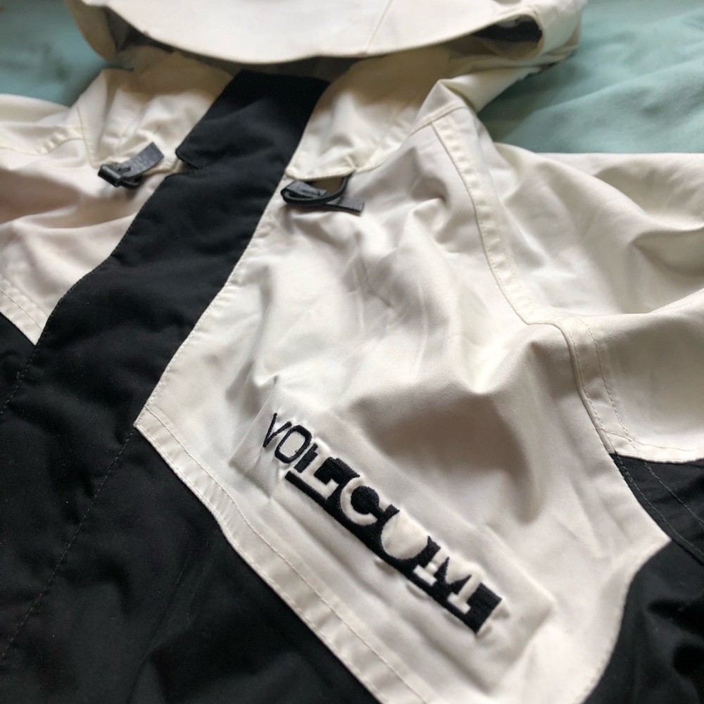 Volcom Snowboard Jacket - Picture 4 of 8